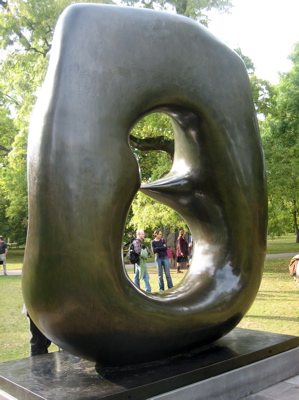 Henry Moore’s Oval with Points